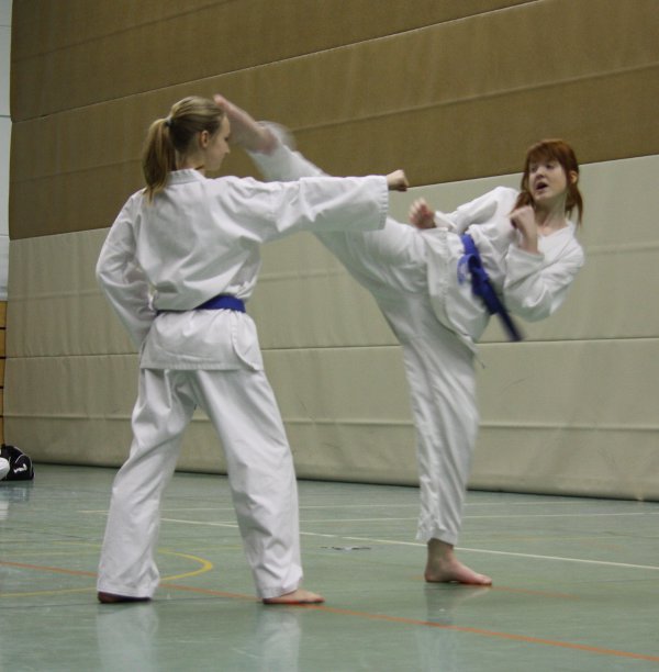 Blau-Gurte beim Einschrittkampf