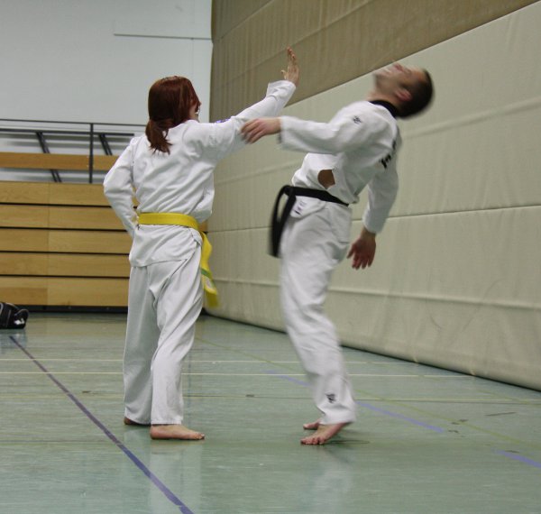 und nochmal Selbstverteidigung: Leg Dich nicht mit Elisa an!