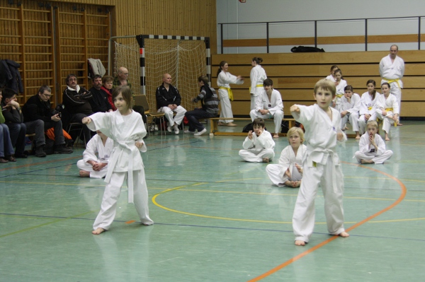 Erste Kreuzform der Weiß-Gurte