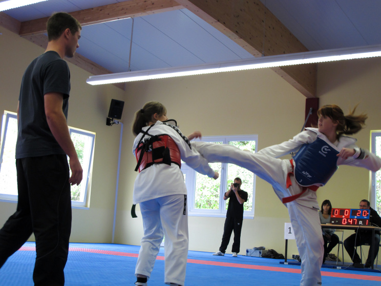 Alisa mit einem Treffer