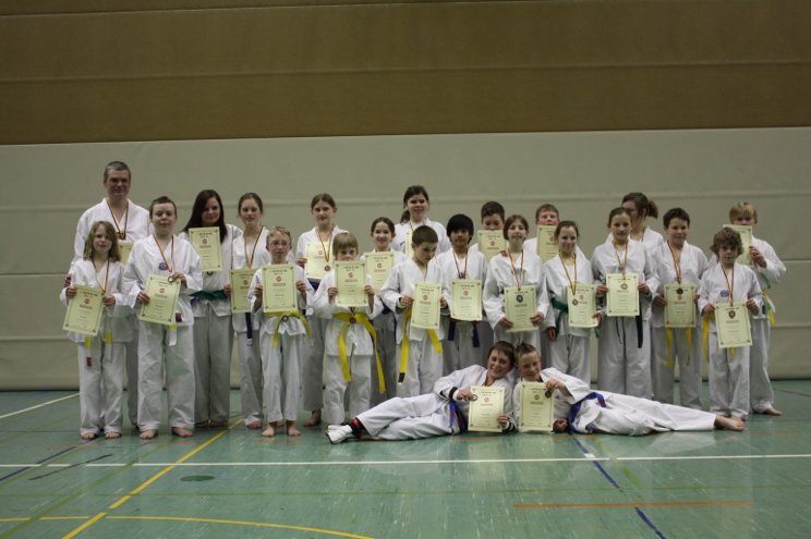 Gruppenbild nach der Siegerehrung Gruppenbild nach der Siegerehrung