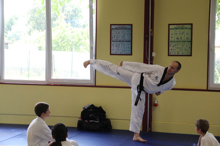 Michael zeigt eine Technik