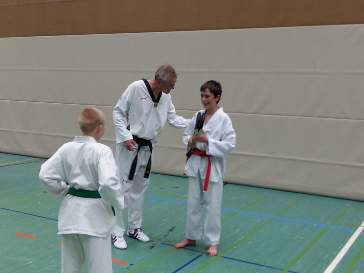 immer wieder korrigieren und weiterhelfen immer wieder korrigieren und weiterhelfen