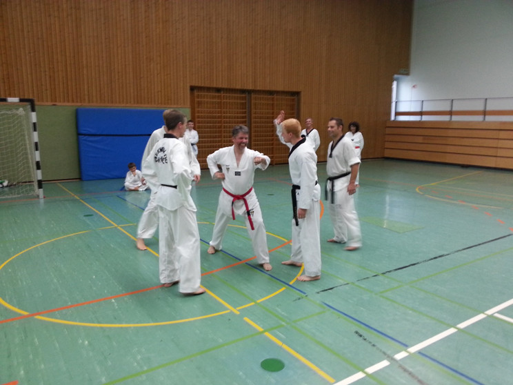 â€¦ währende des Laufs einer Form, versuchten vier Kameraden, â€¦