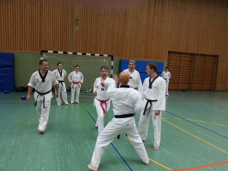 â€¦ oder durch Bewegungen den Sportler abzulenken.