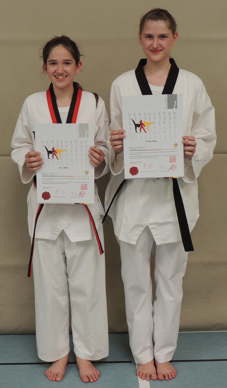 Lara Adam 1. Poom und Celina Adam 1. Dan Taekwondo Lara Adam 1. Poom und Celina Adam 1. Dan Taekwondo