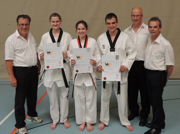 v.l.n.r. Wolfgang Brückel, Celina Adam, Lara Adam, Oliver Schmid (TKD Weingarten), Bernhard Güntner, Rudi Krupka v.l.n.r. Wolfgang Brückel, Celina Adam, Lara Adam, Oliver Schmid (TKD Weingarten), Bernhard Güntner, Rudi Krupka